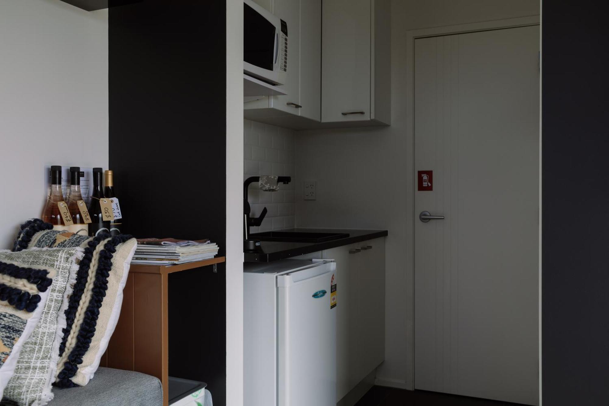 Barrique Studio With Sauna At Barrelled Wines 라글란 외부 사진